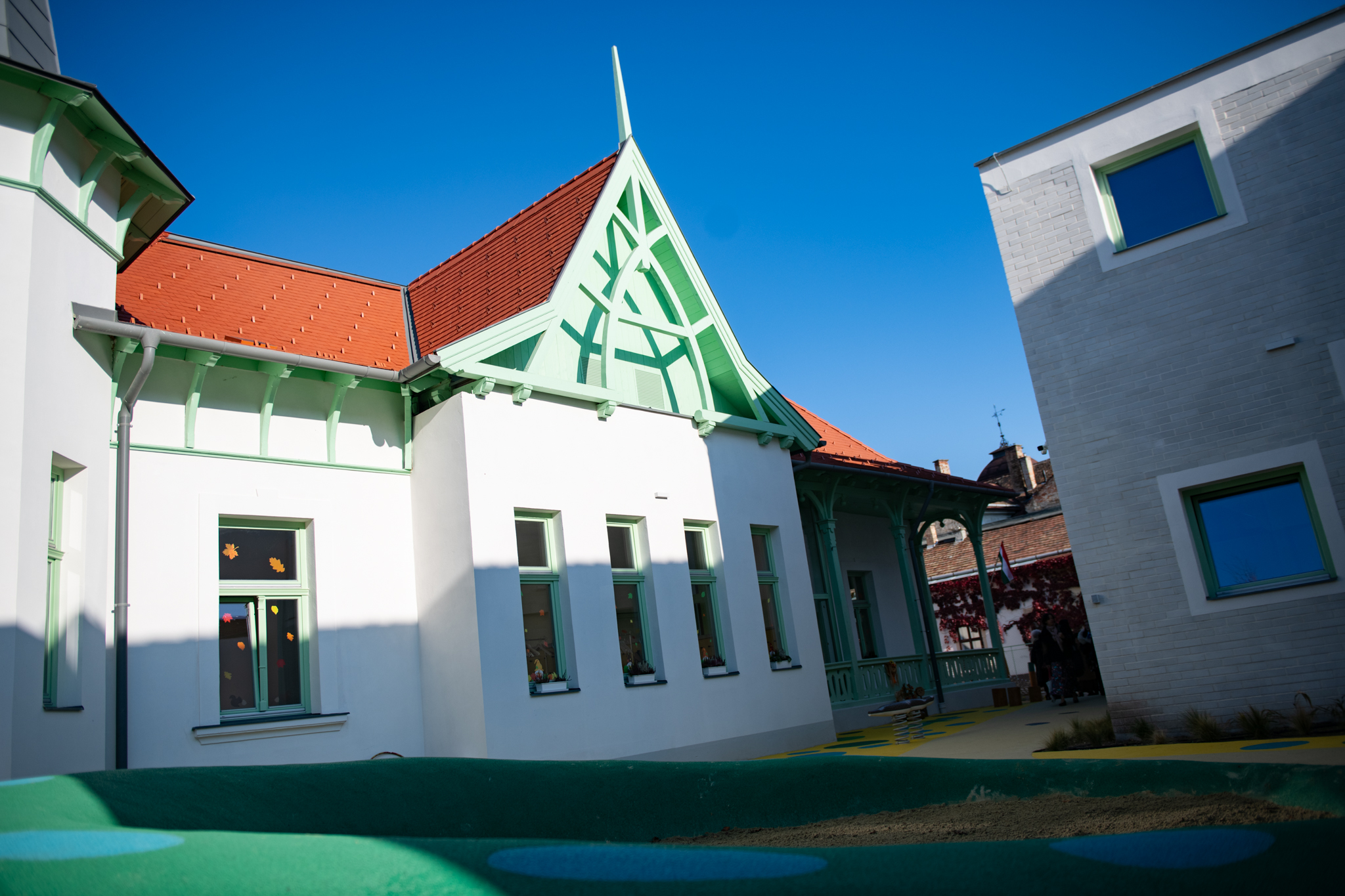 Nézze meg képeken a megújult óvodát a Megyeház utcában